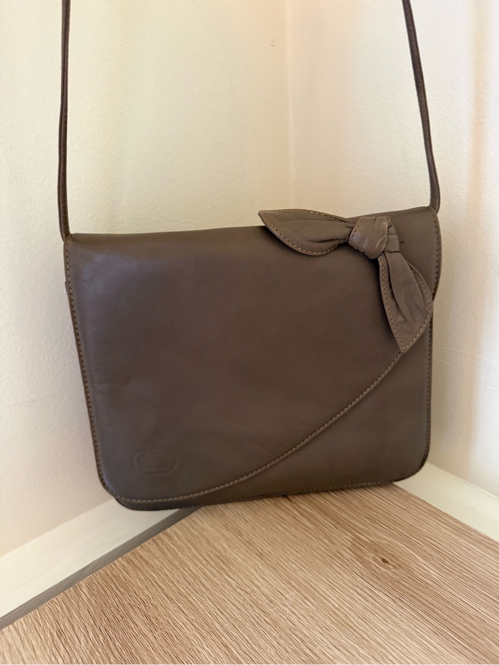 Vintage Valentino Garavani Grey Leather Crossbody with Knot Detail